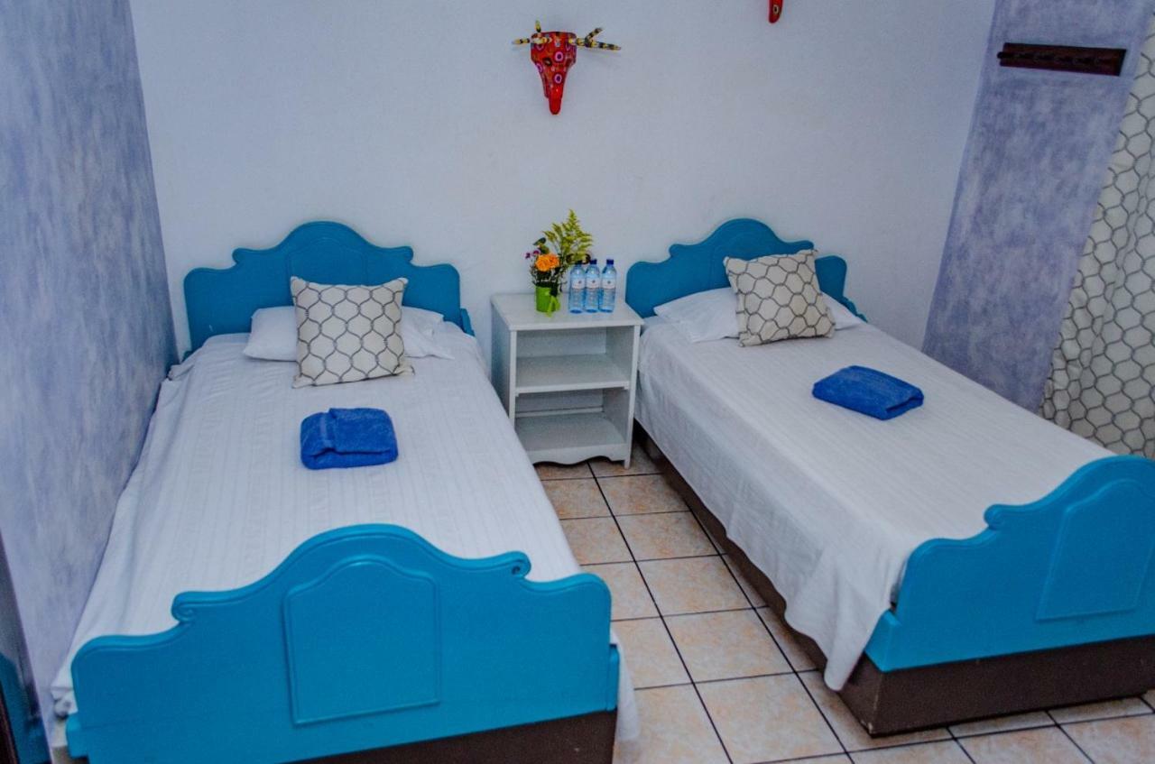 Hotel Casa Santa Lucia Antigua Bagian luar foto